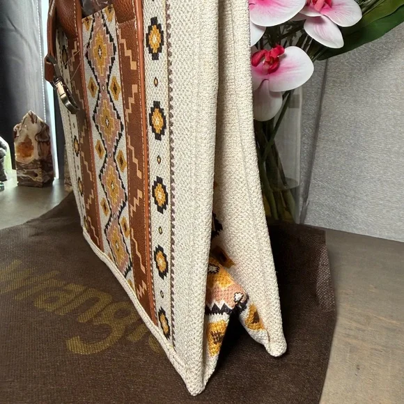Wrangler Aztec-Pattern Tote in Cream, Brown and Yellow - Picture 8 of 9